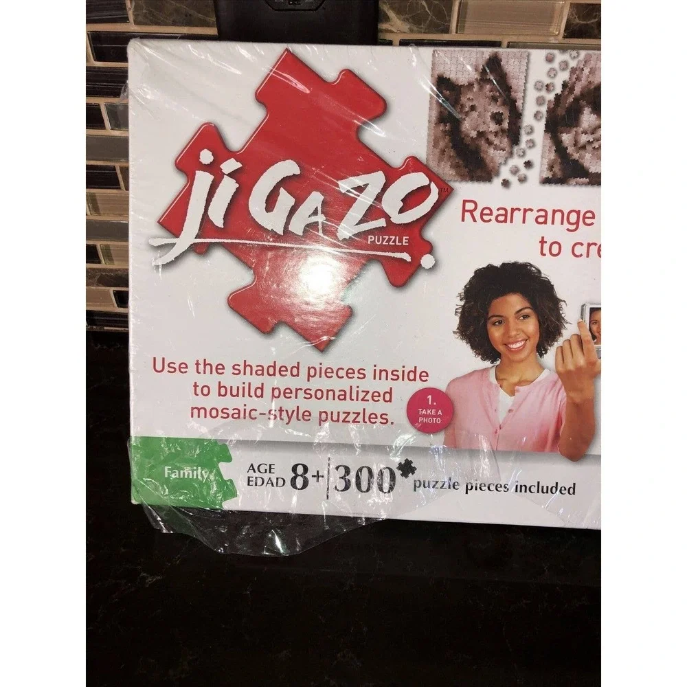 Hasbro Jigazo 300‎ Piece Puzzle Family 8+ Factory 2010 *partially sealked